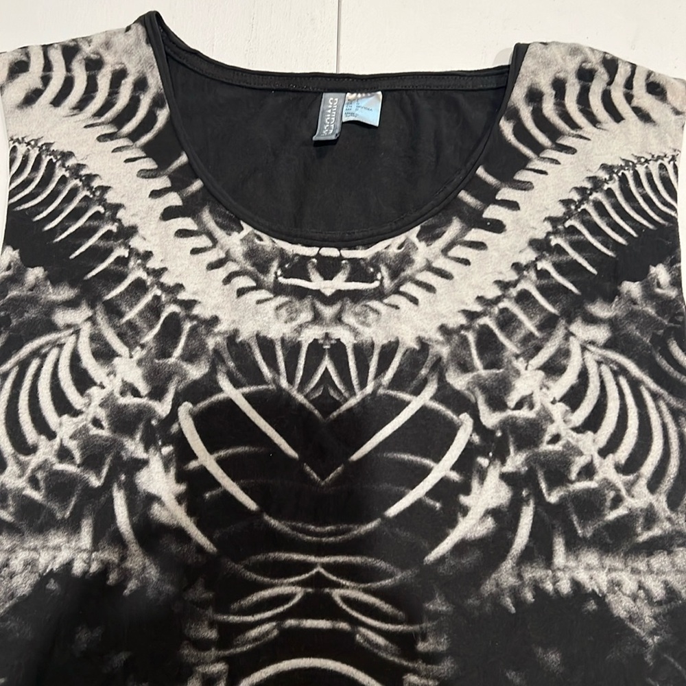 Divided by H&M men’s size L Sleeveless shirt - Picture 2 of 8